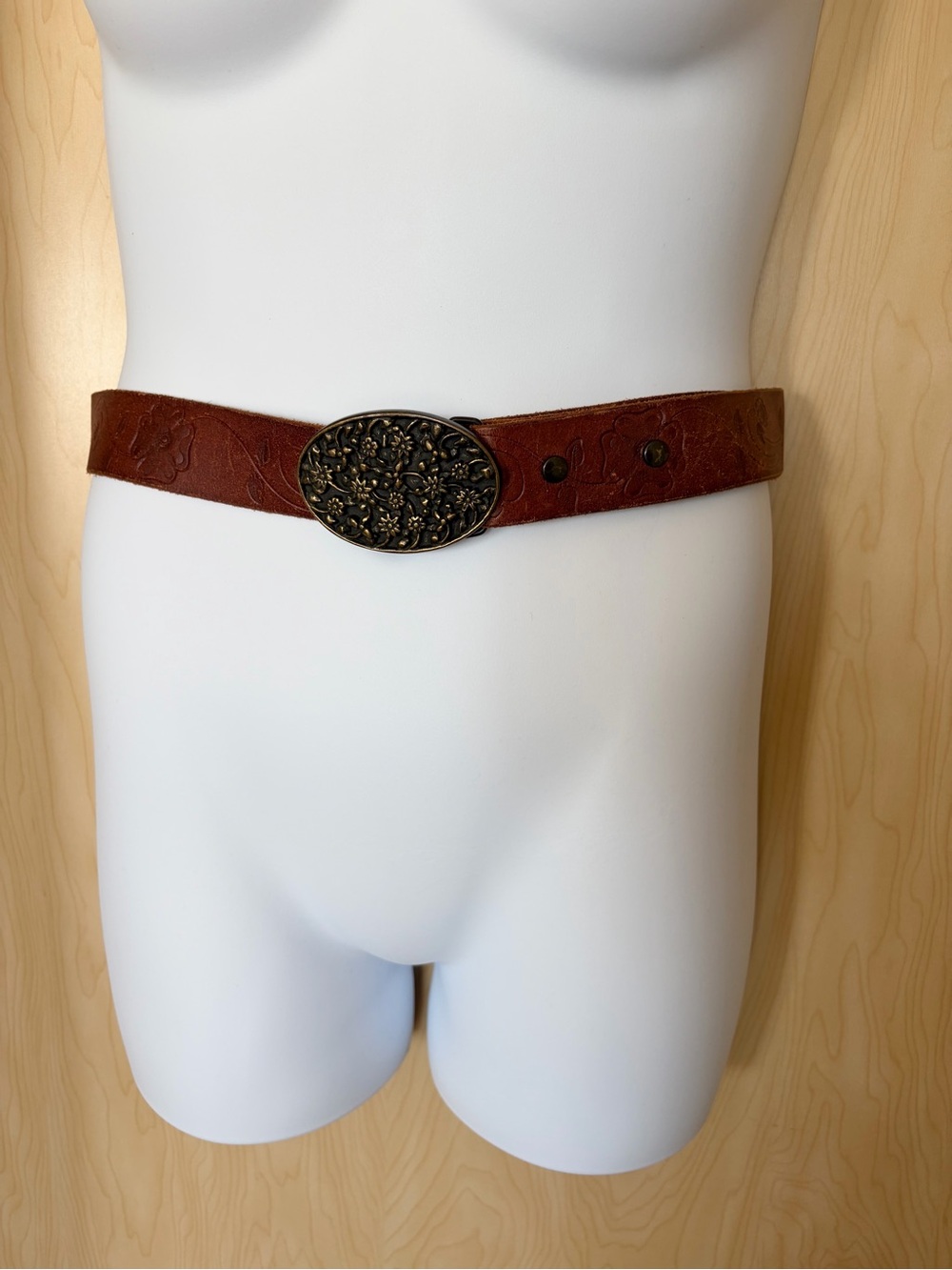 Lucky Brand Floral Embossed Brown Leather Belt Floral Gold Tone Buckle Medium